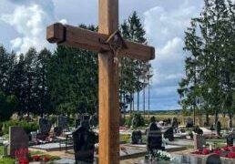 Mažeikių Pievėnų kaimo kapinėse sekmadienį – kryžiaus kopijos šventinimas