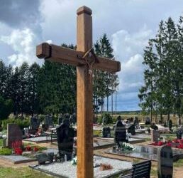 Mažeikių Pievėnų kaimo kapinėse sekmadienį – kryžiaus kopijos šventinimas