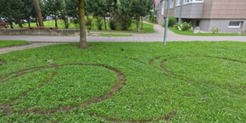 Mažeikių rajono savivaldybė ragina gyventojus laikytis Kelių eismo taisyklių, tausoti aplinką