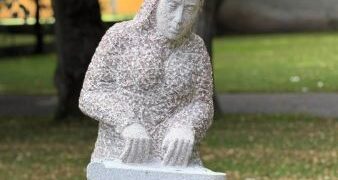 XII akmentašių simpoziumas Kelmėje: miestą papuošė trys nauji kūriniai