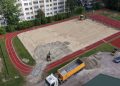 Kelmėje įrengiama nauja sporto aikštė su dirbtinės žolės danga