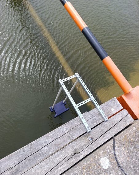 Eksperimentas Nidos uoste: išbandomas būdas mažinti vandens „žydėjimą“