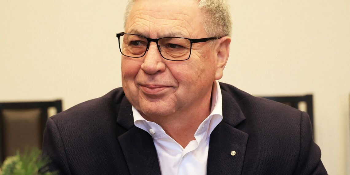 Šiaulių miesto garbės piliečio vardą bus siūloma suteikti žinomam pramonininkui, sporto, švietimo ir kultūros mecenatui Rolandui Gabrielaičiui