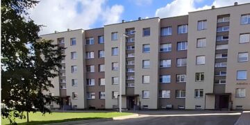 Joniškyje atliekami daugiabučių gyvenamųjų namų kiemų remonto darbai