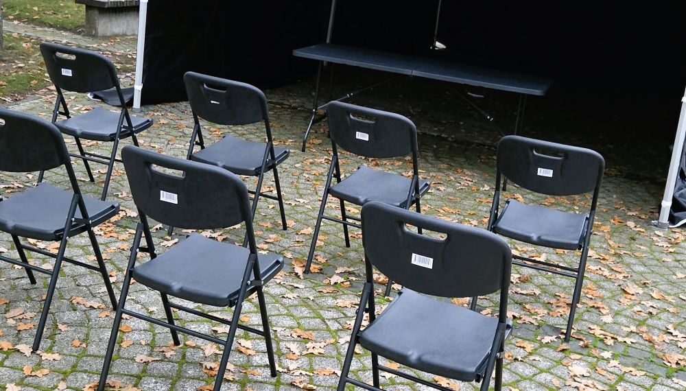 Įgyvendinant bendruomenės projektą įsigytos kėdės/Raseinių raj.sav.nuotr.