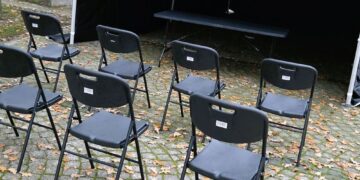 Įgyvendinant bendruomenės projektą įsigytos kėdės/Raseinių raj.sav.nuotr.