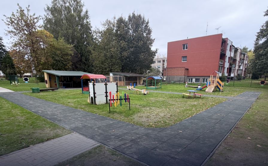 Jurbarkų darželyje-mokykloje atnaujintas pėsčiųjų takas/Jurbarko raj.sav.nuotr.