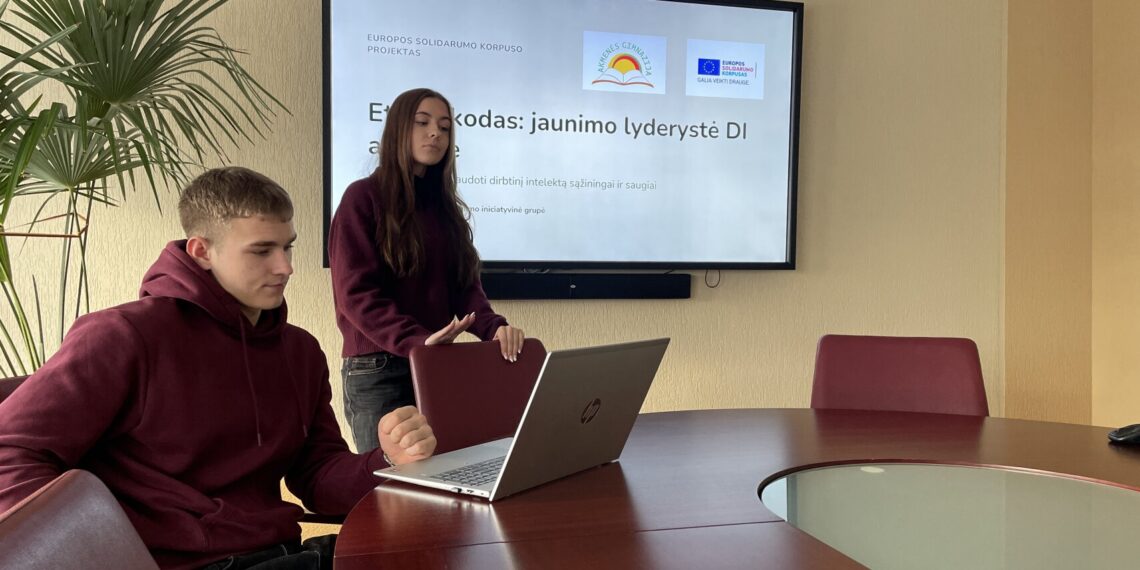 Projekto „Etikos kodas: jaunimo lyderystė DI amžiuje“ pristatymas/Akmenės raj.sav.nuotr.