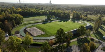 Naujosios Akmenės miesto stadiono atnaujinimas/Akmenės raj.sav.nuotr.