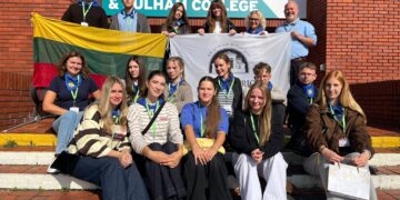 Šiaulių mokiniai anglų kalbos ir biologijos žinias gilino Londone