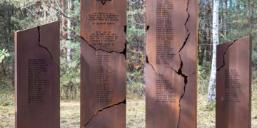 Palangoje atidengtas Holokausto aukoms skirtas memorialas „Tylaus šauksmo erdvė“